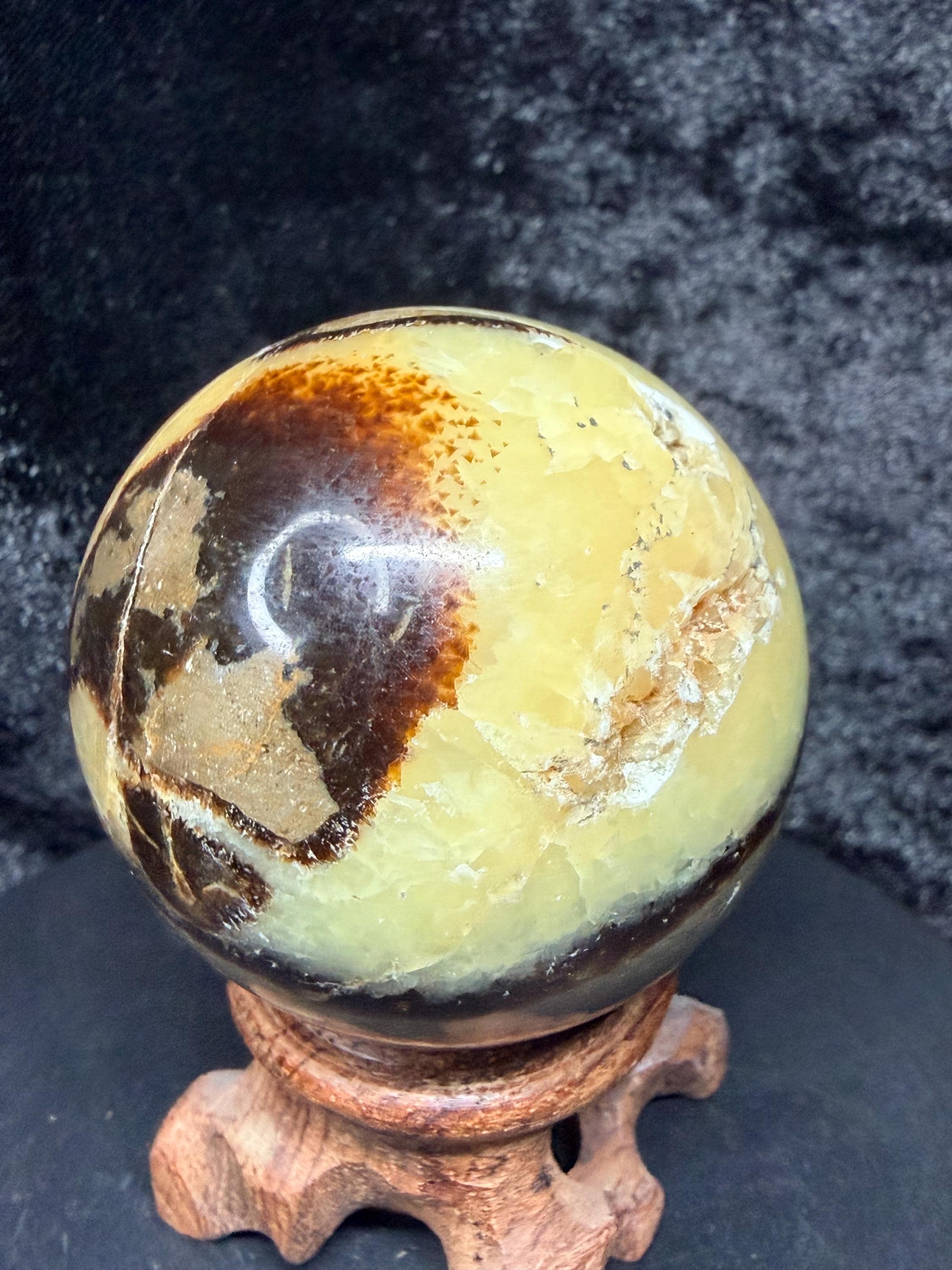 Septarian sphere aka dragon stone