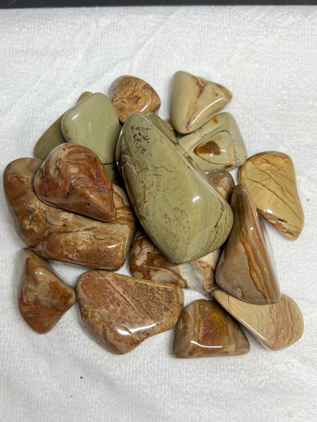 Tumbled Desert Jasper: Polished Owyhee Jasper