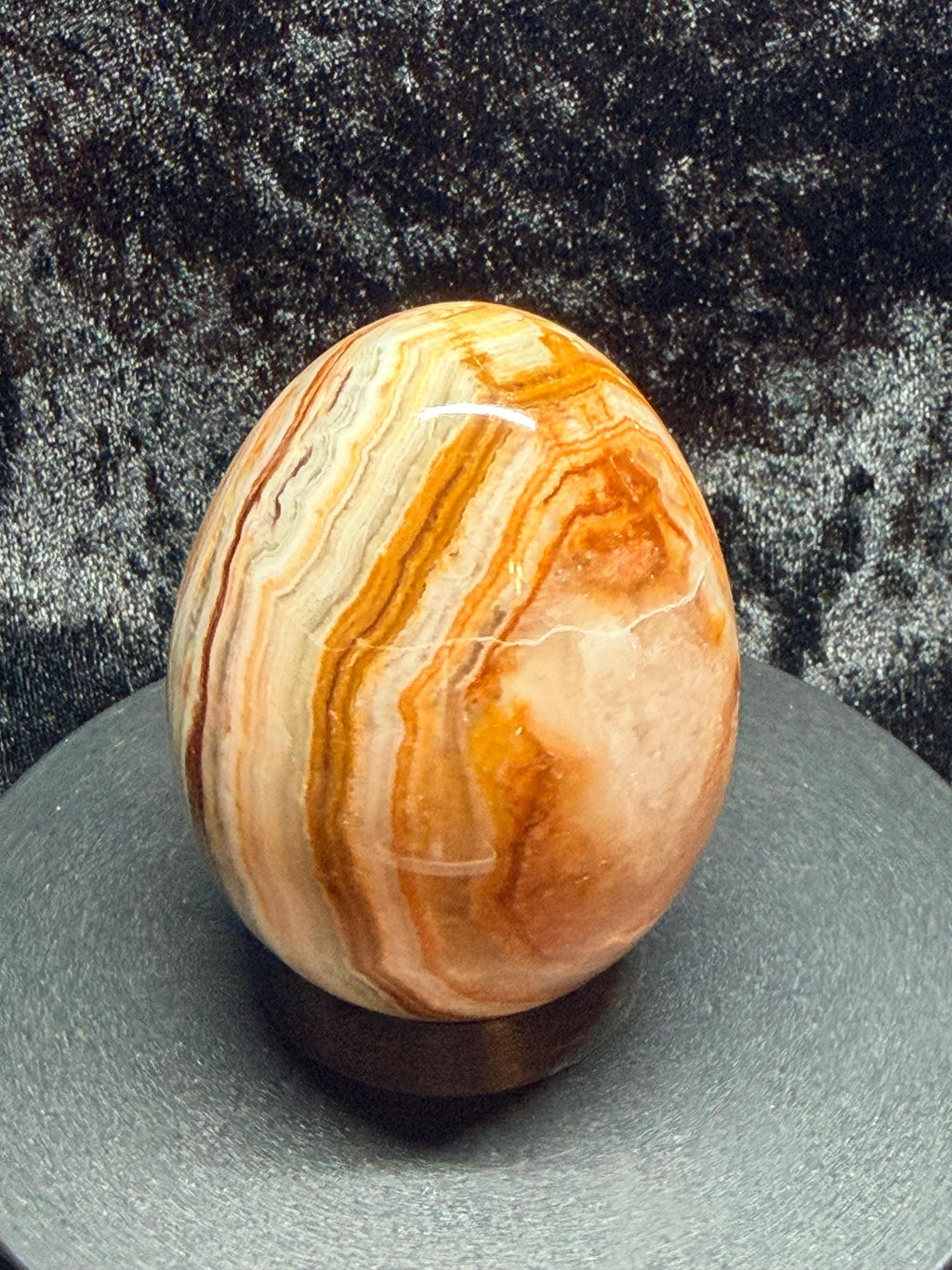 Banded Onyx/calcite egg. UV reactive.