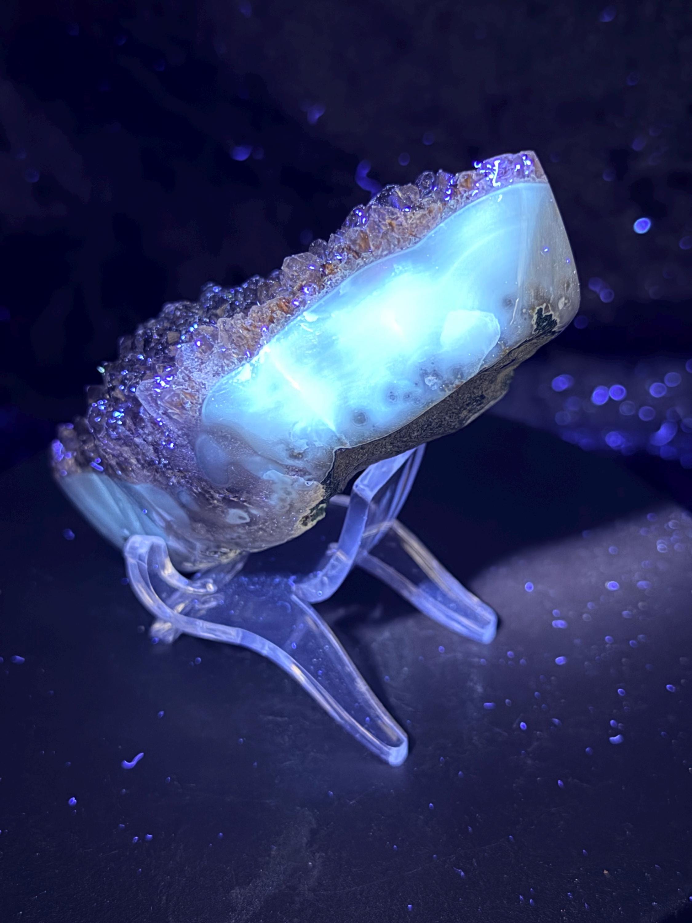 Polished agate Amethyst cluster, uv reactive