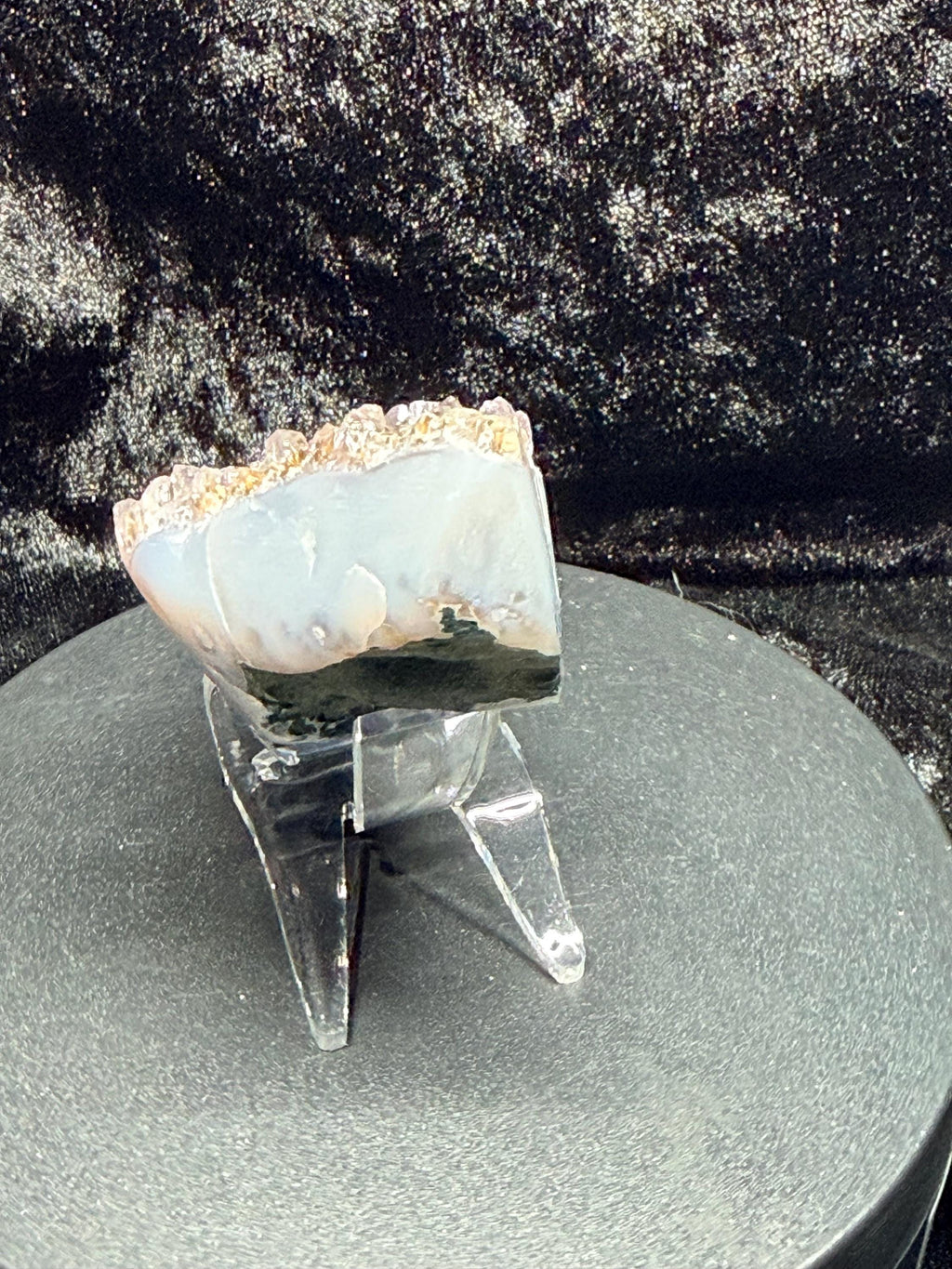 Polished agate Amethyst cluster, uv reactive