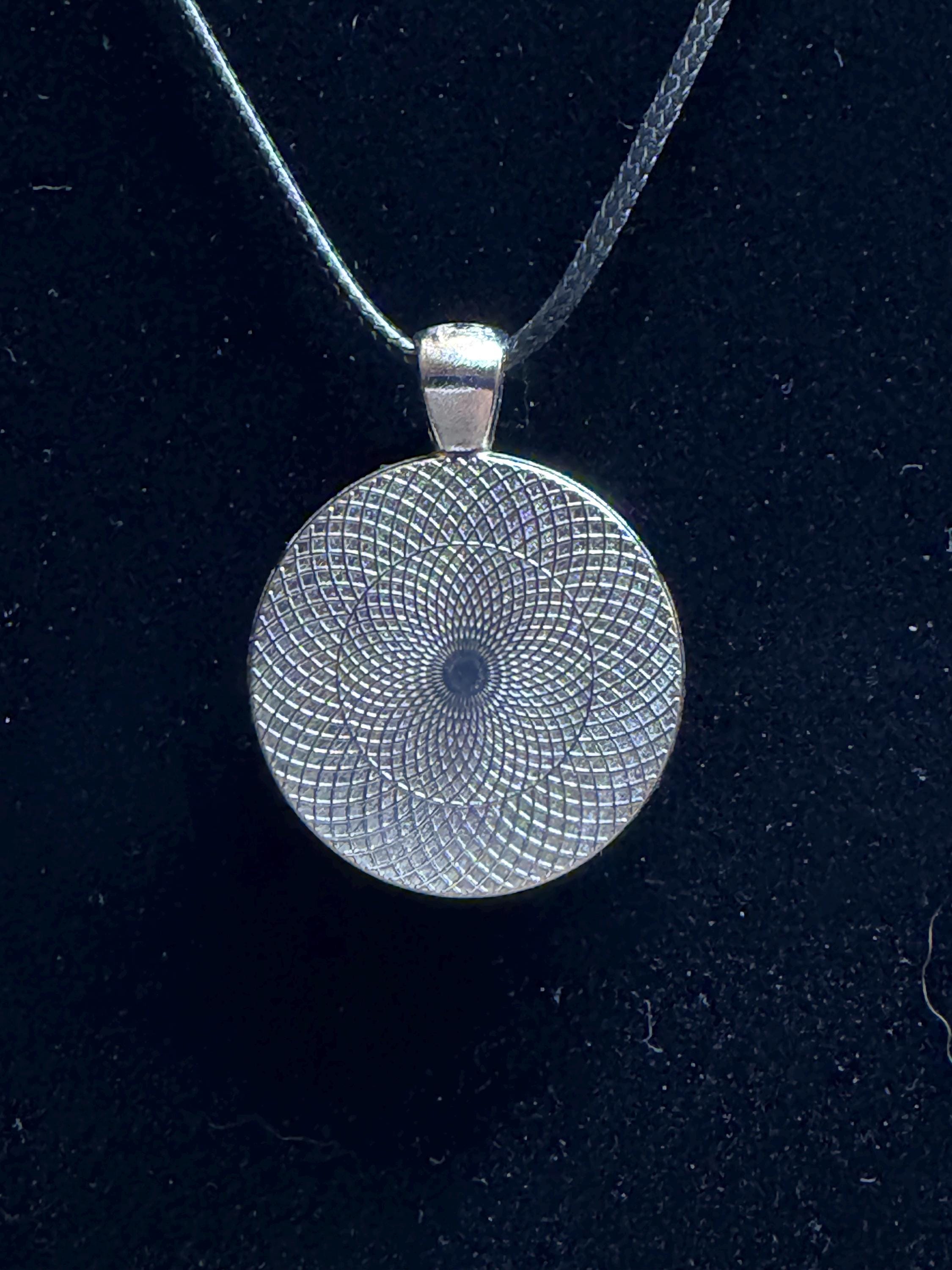 Summerville Lace agate polished pendant