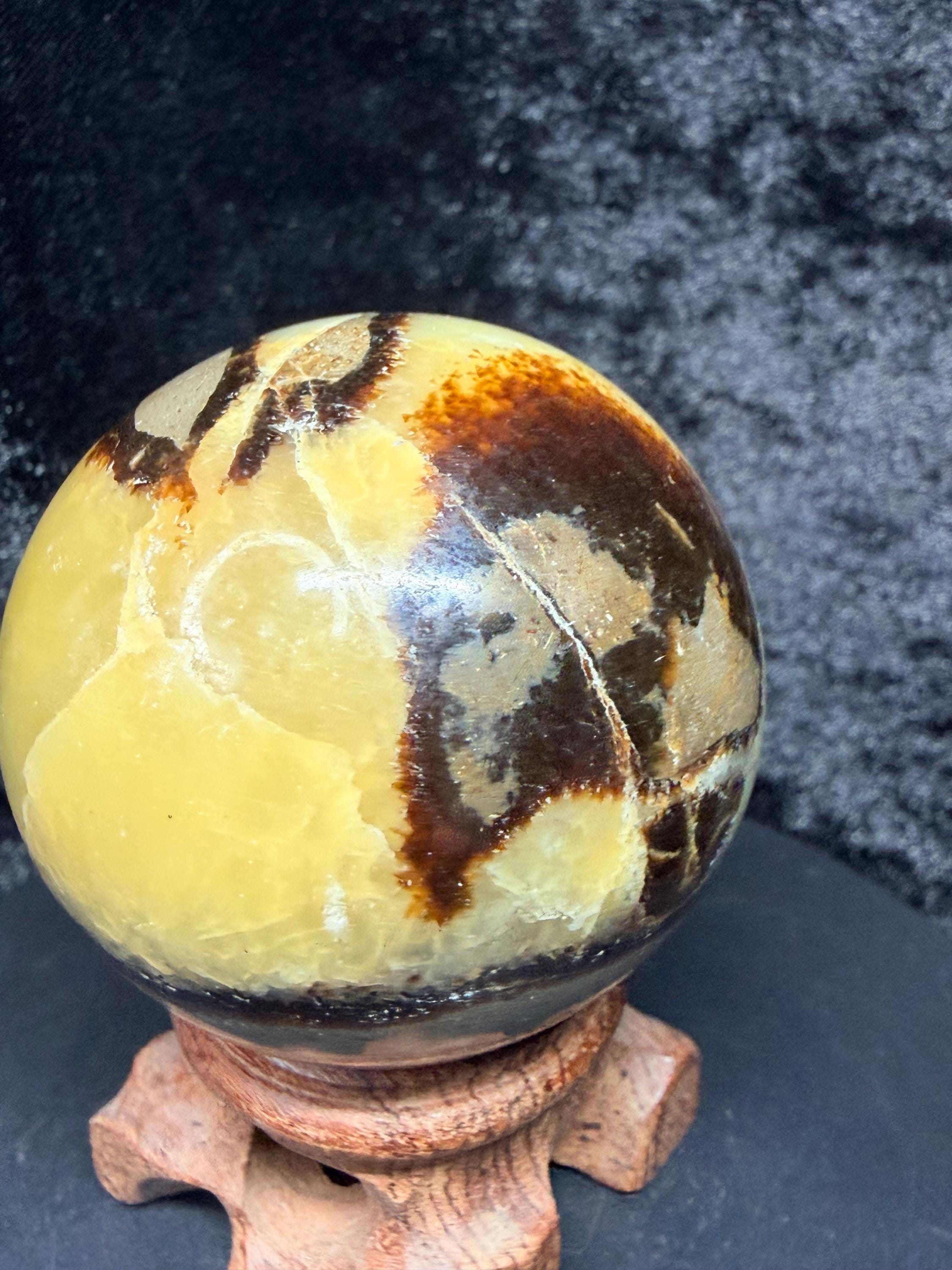 Septarian sphere aka dragon stone