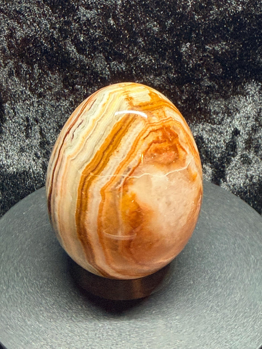 Banded Onyx/calcite egg. UV reactive.