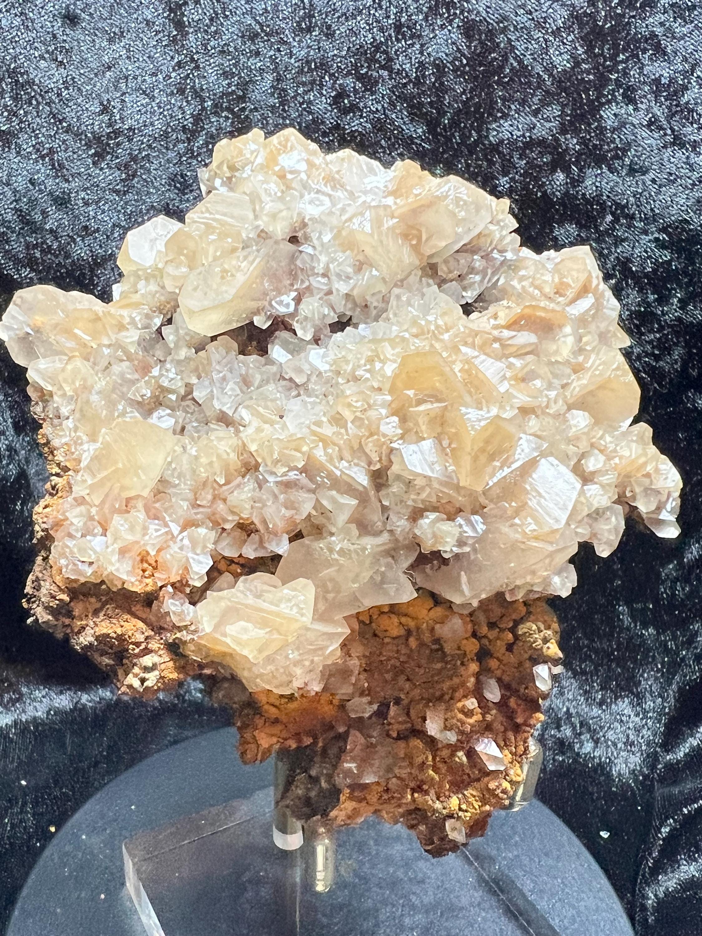 Natural Pyramid Calcite Specimen, Scalenohedral Crystal Cluster