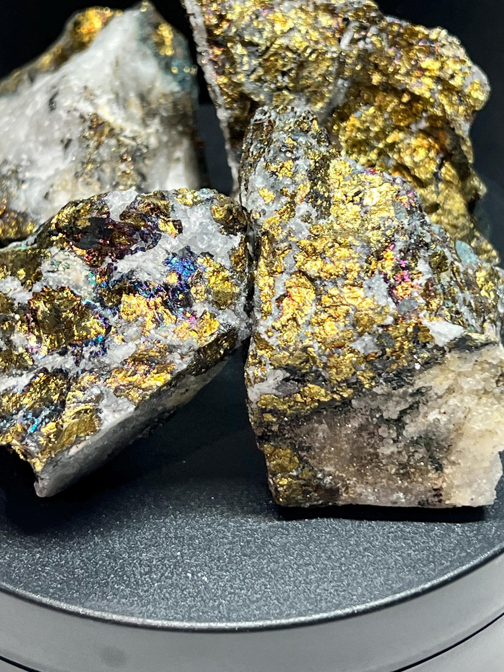 Peacock ore (bornite), quartz druse