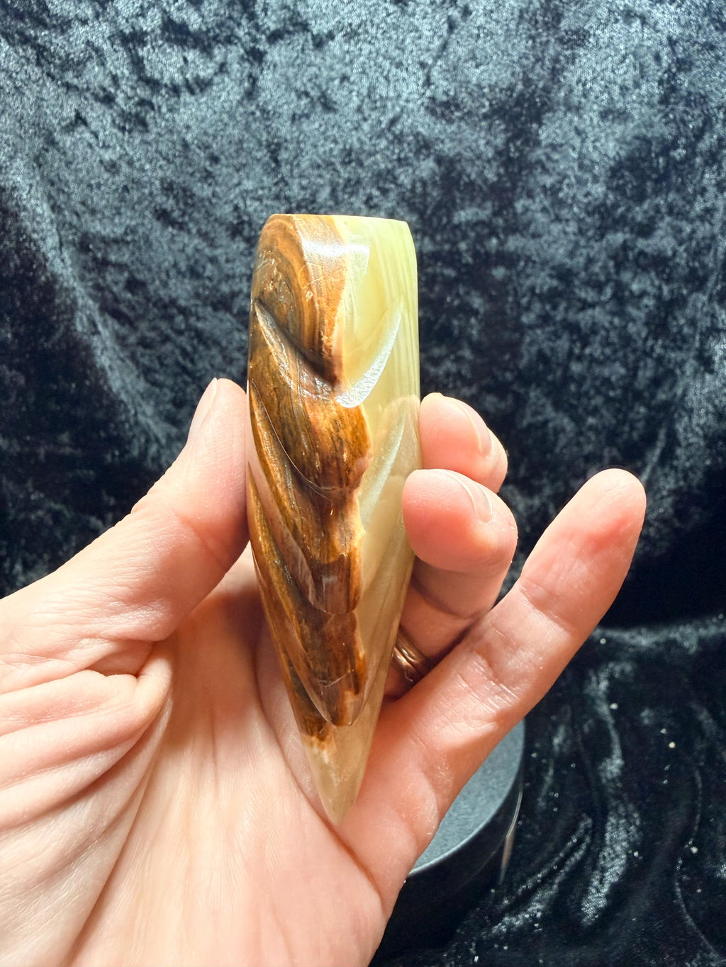 Carved swan, banded onyx/calcite