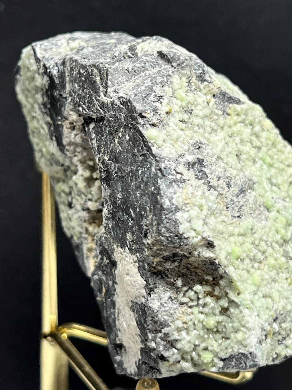 Green Wavellite Specimen: Botryoidal Mineral Cluster