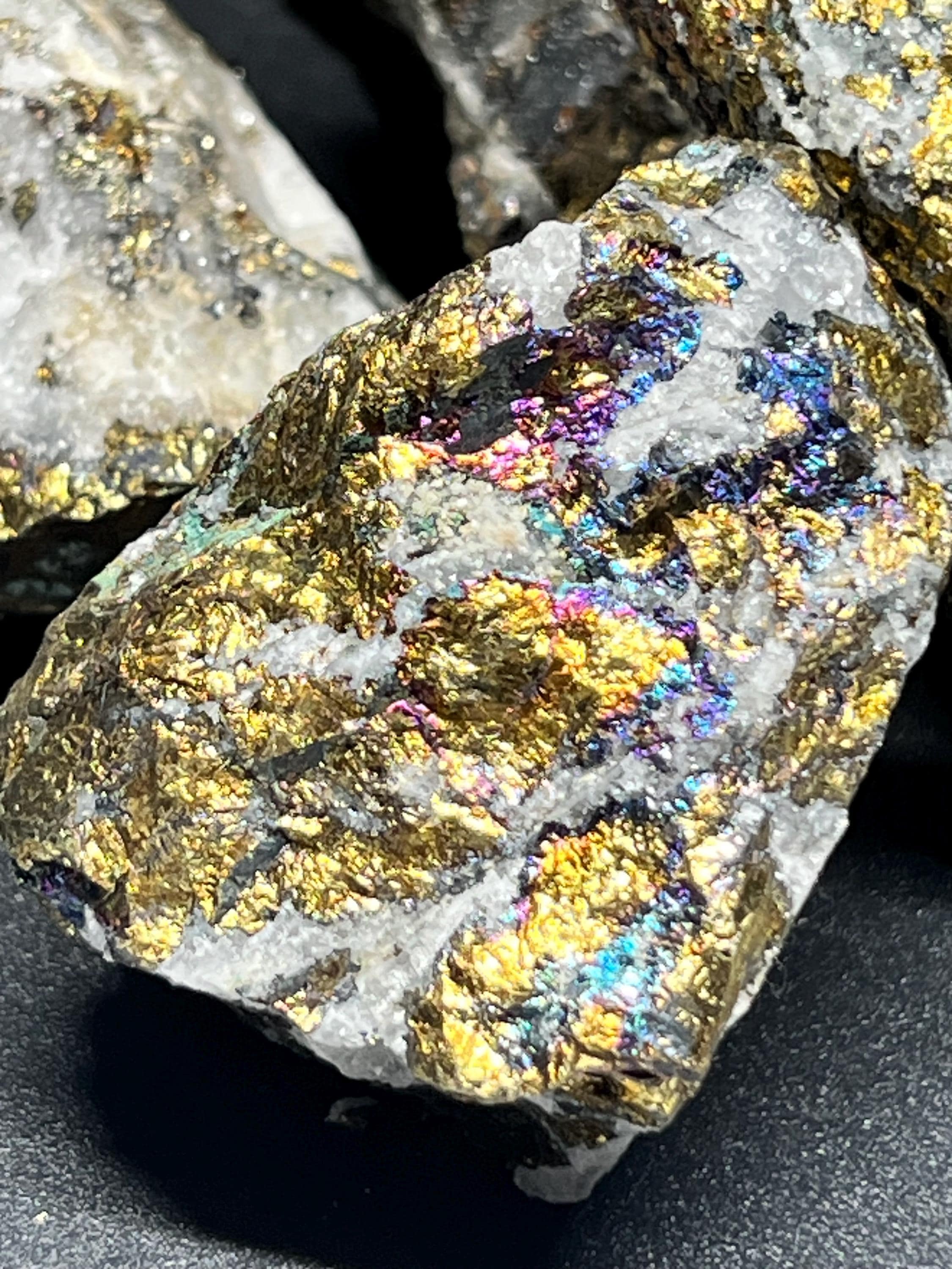 Peacock ore (bornite), quartz druse