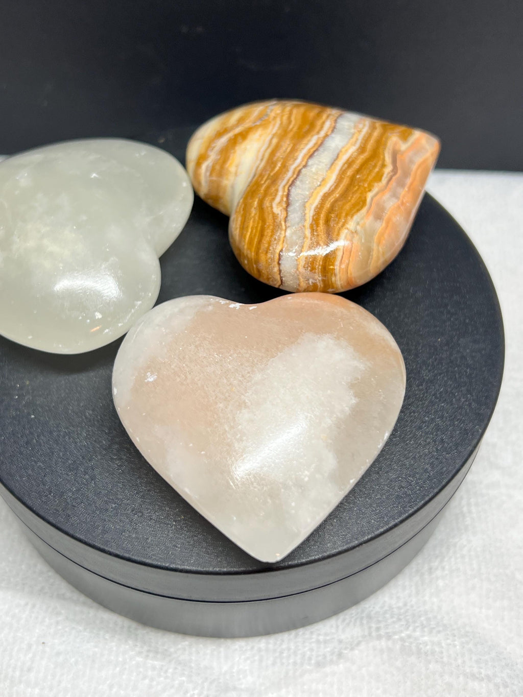 Onyx hearts, lot of three