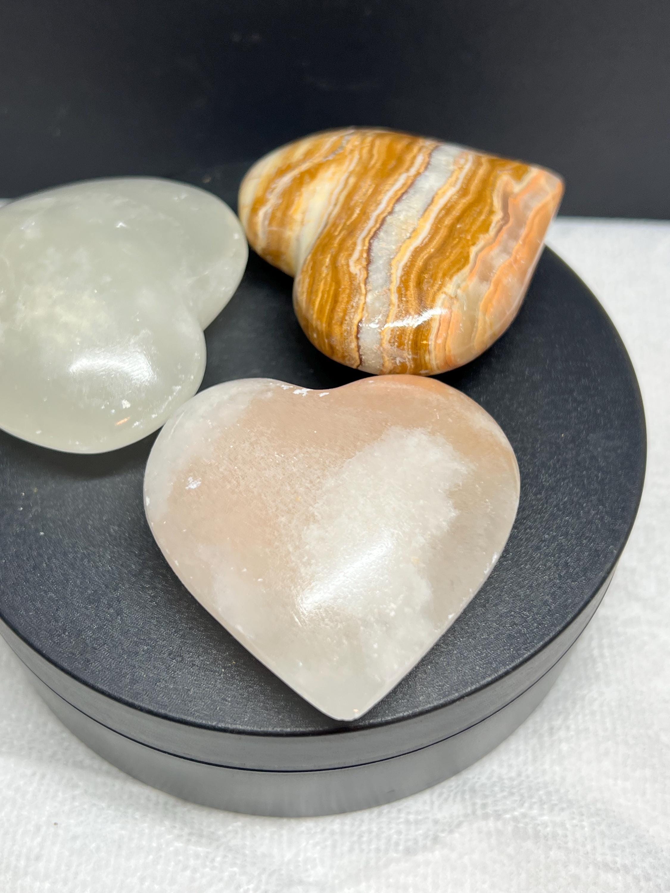 Onyx hearts, lot of three