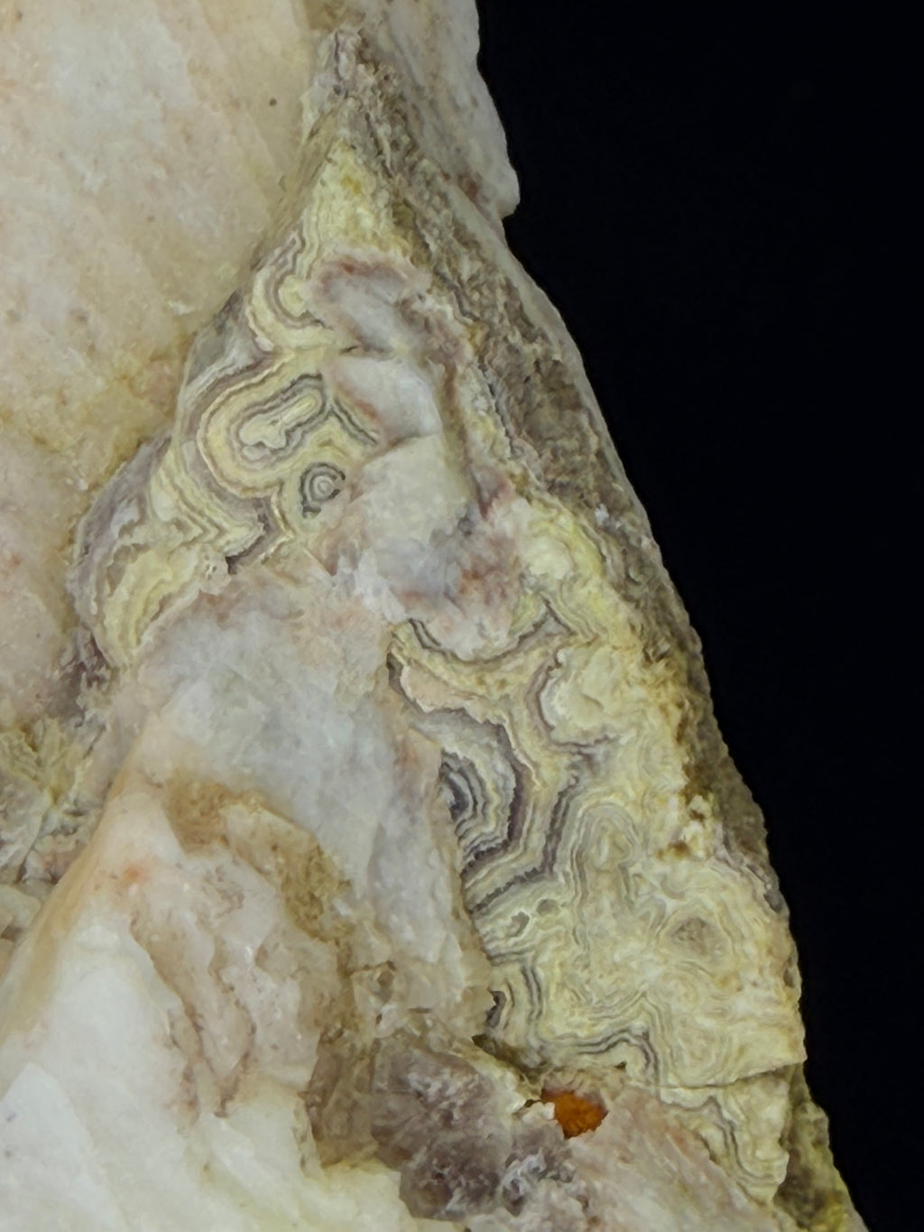Perfect smoky quartz points on Missouri lace agate withBarite