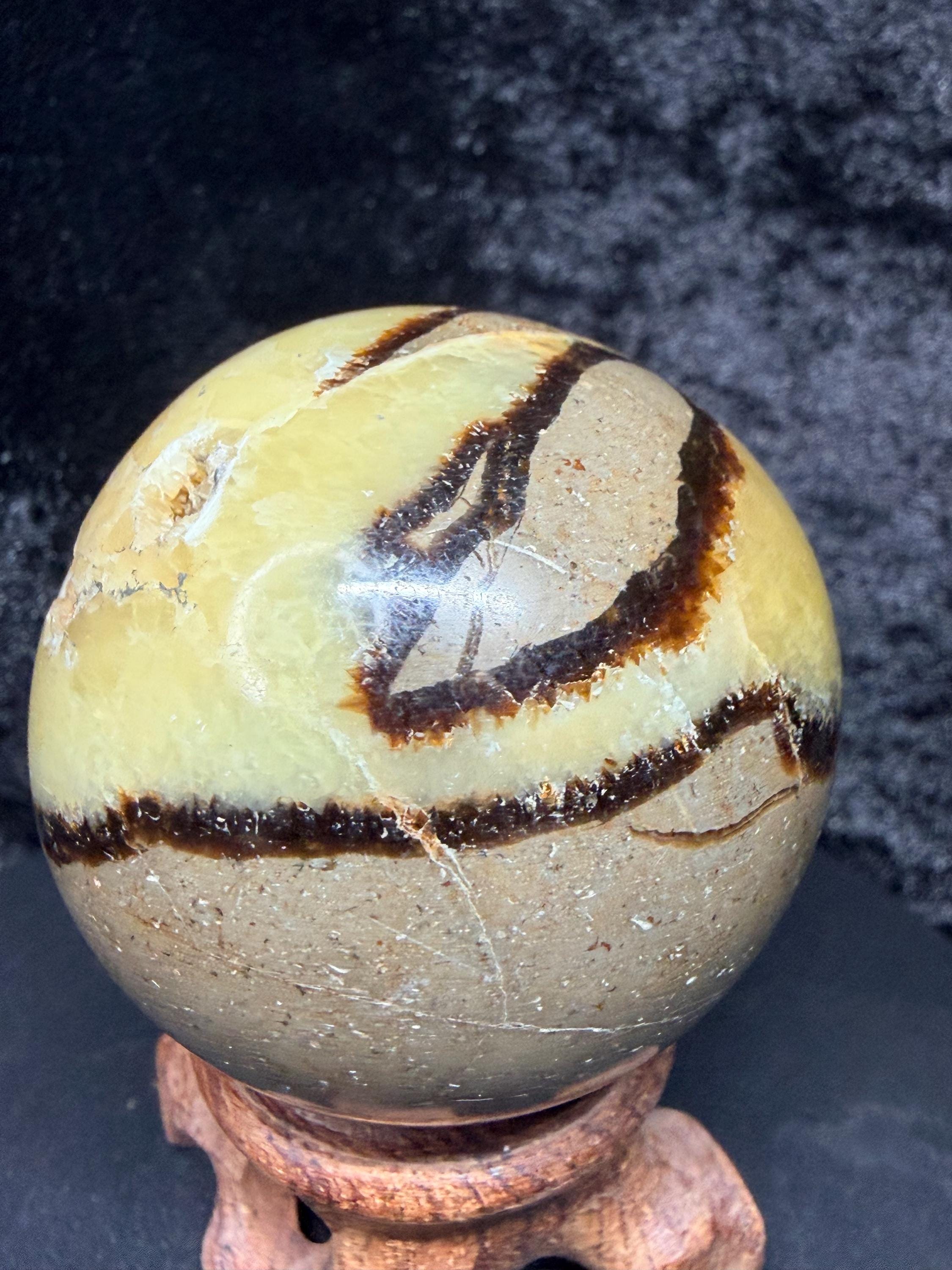 Septarian sphere aka dragon stone