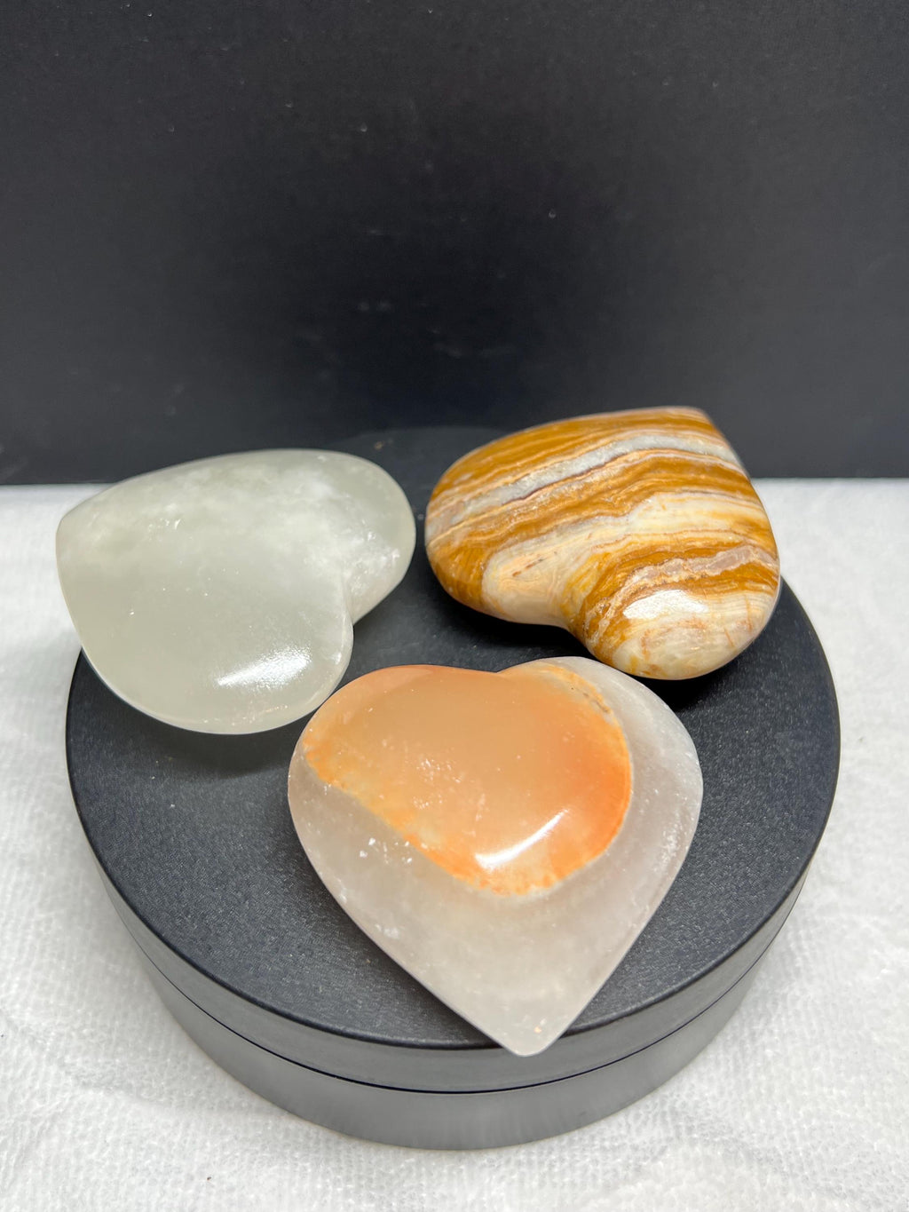 Onyx hearts, lot of three