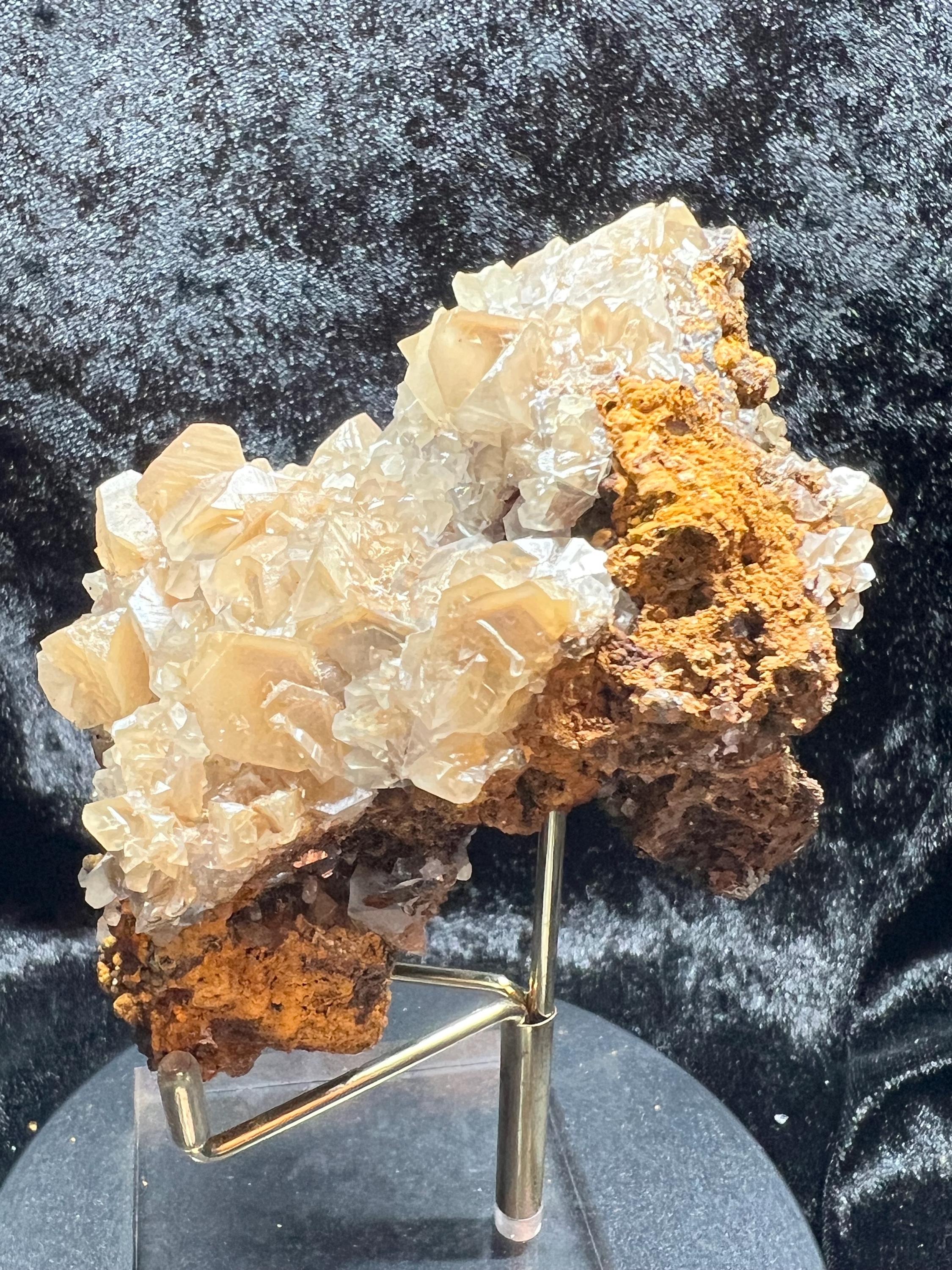 Natural Pyramid Calcite Specimen, Scalenohedral Crystal Cluster