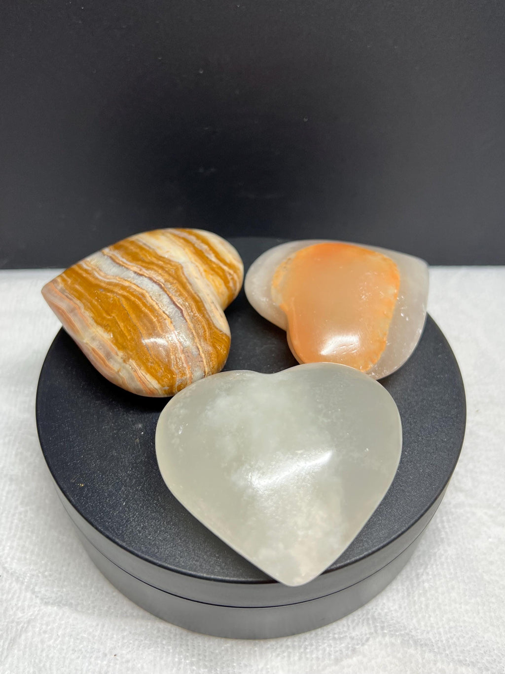 Onyx hearts, lot of three