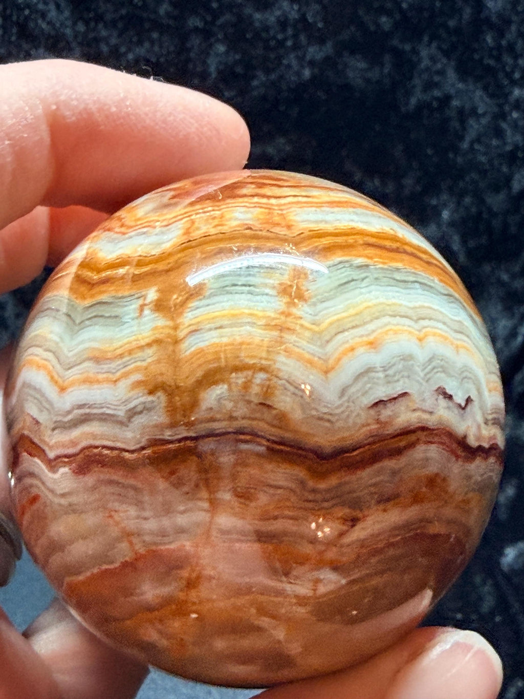 Banded Onyx/calcite egg. UV reactive.