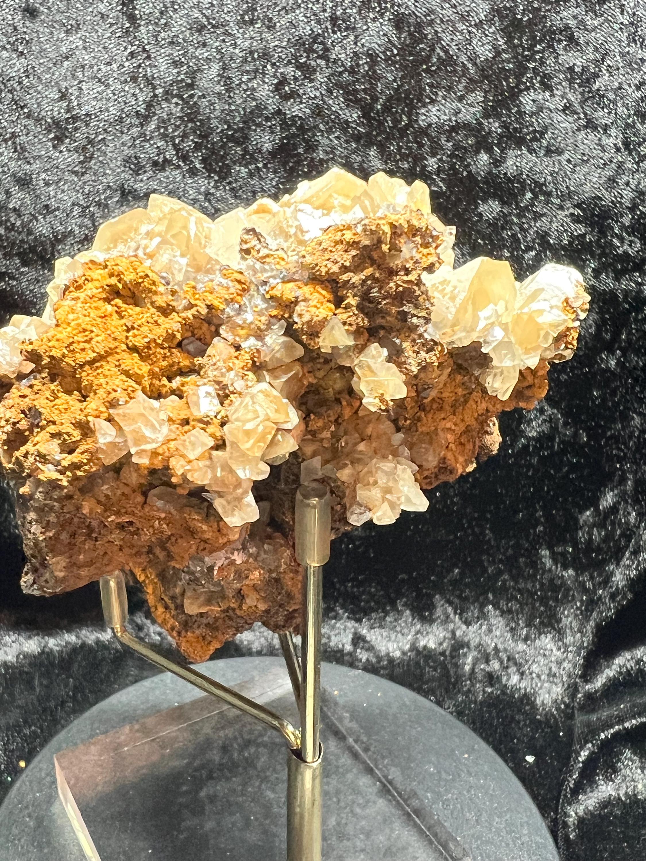 Natural Pyramid Calcite Specimen, Scalenohedral Crystal Cluster