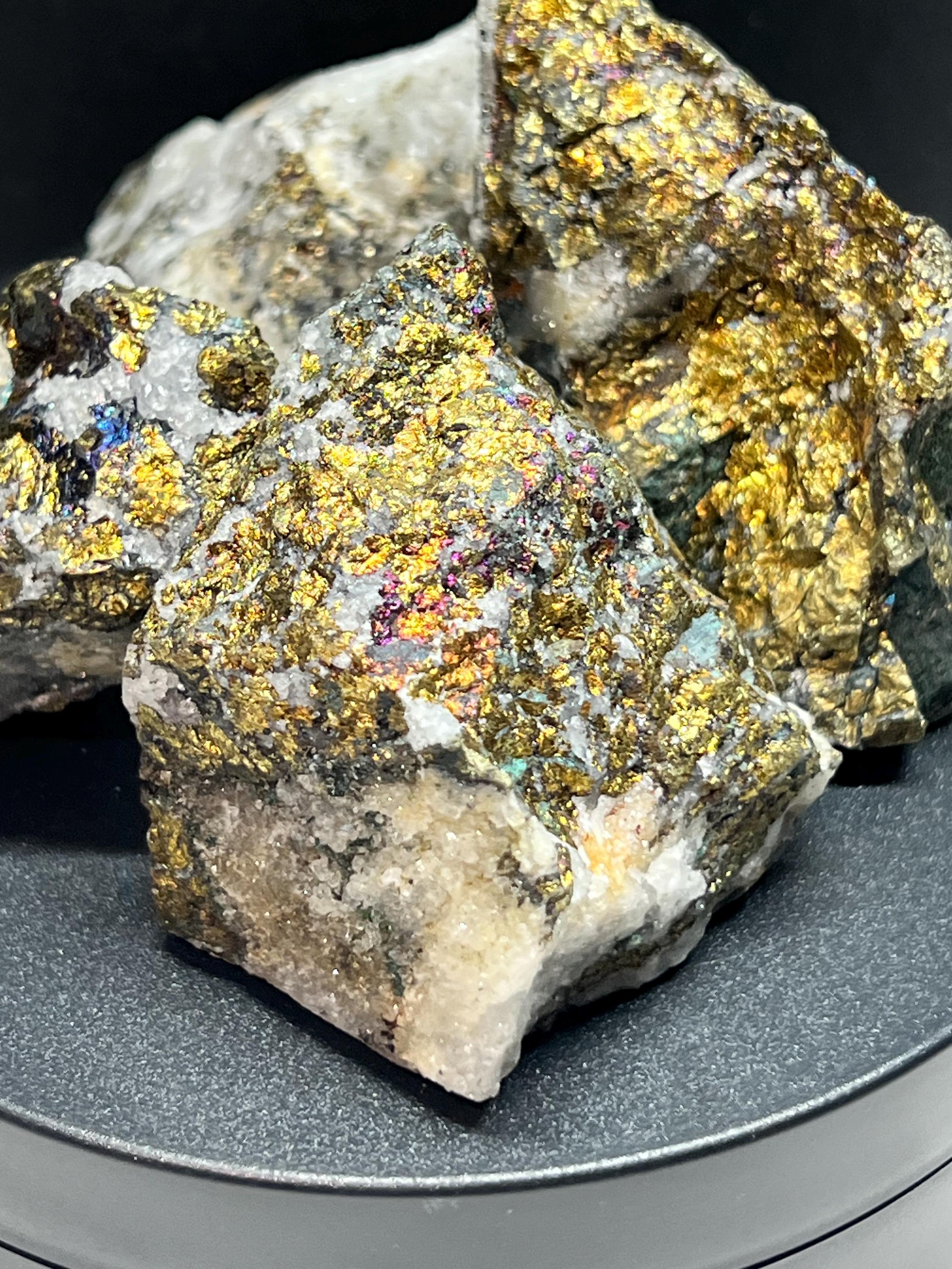 Peacock ore (bornite), quartz druse