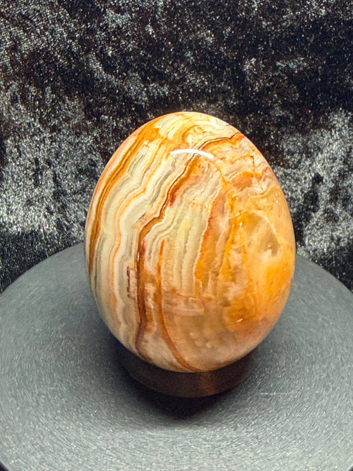 Banded Onyx/calcite egg. UV reactive.
