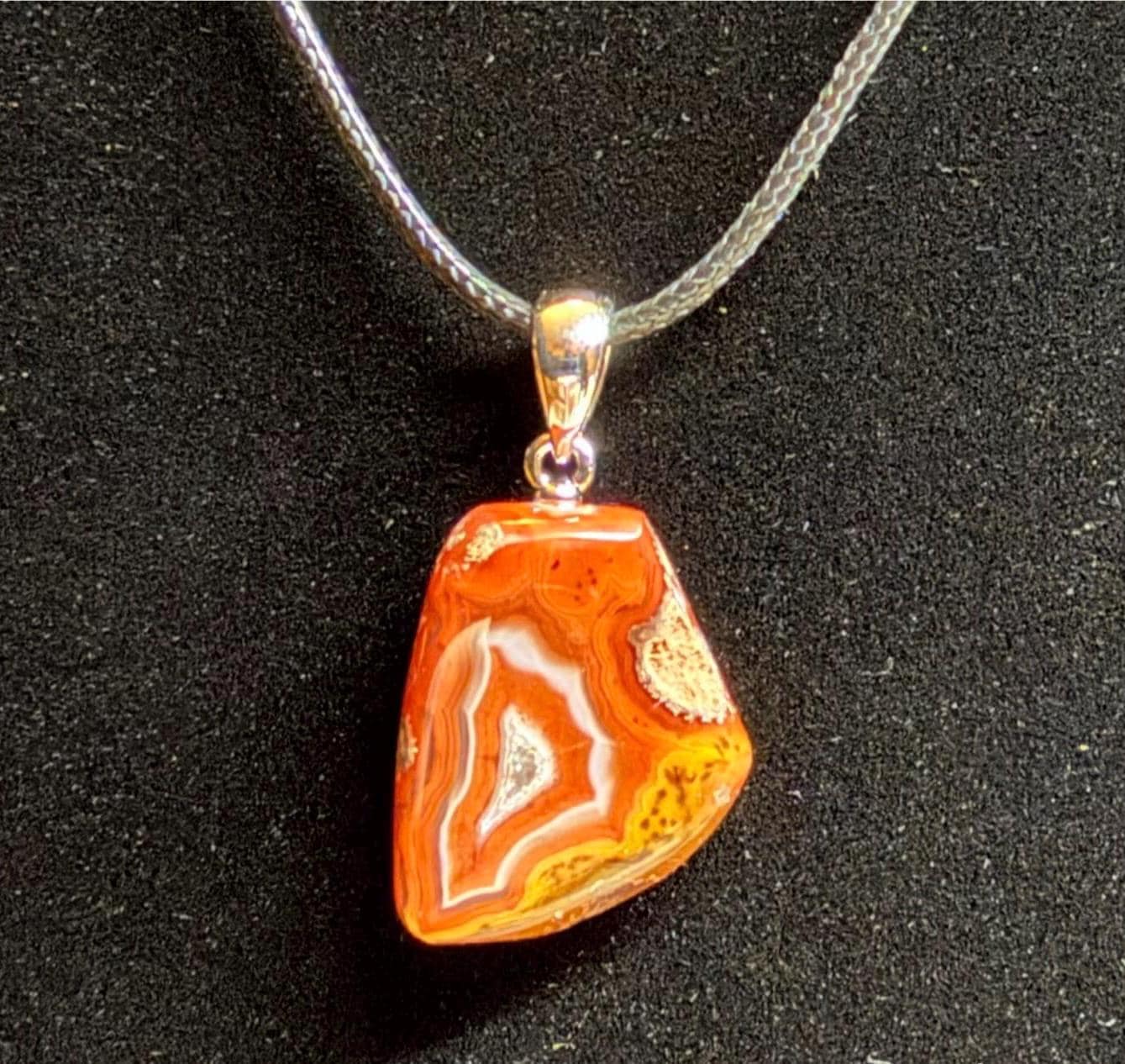 Gambiri agate pendant