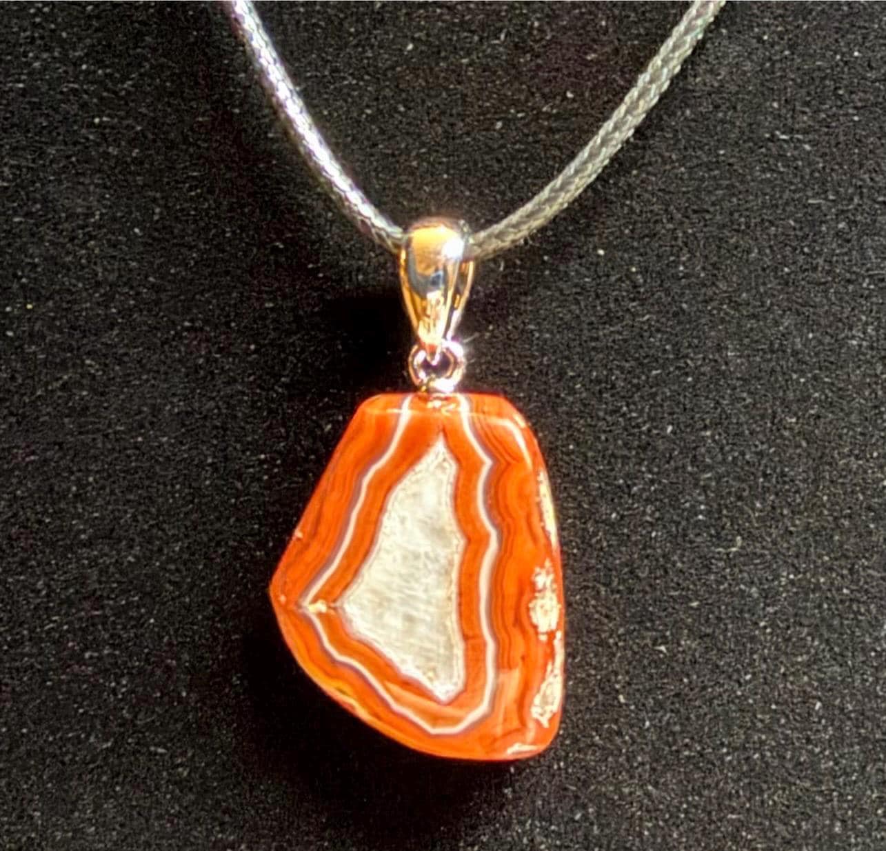 Gambiri agate pendant