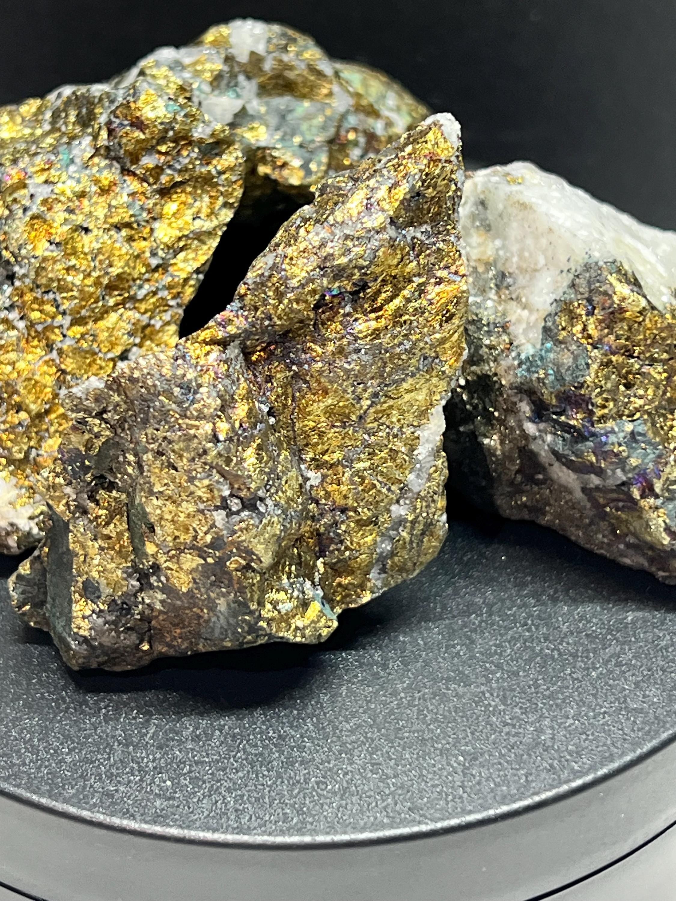 Peacock ore (bornite), quartz druse